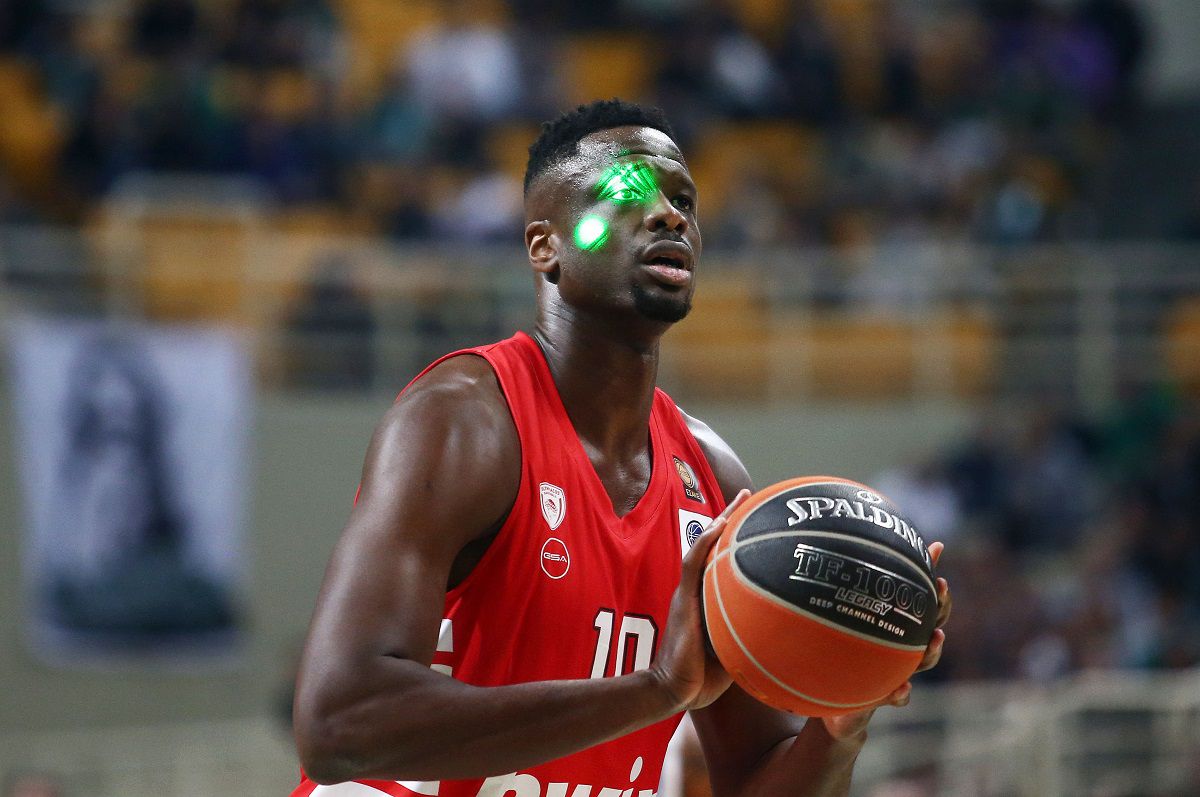 Εκτέλεσε τρεις φορές τη μία βολή λόγω λέιζερ ο Φαλ! (vid)