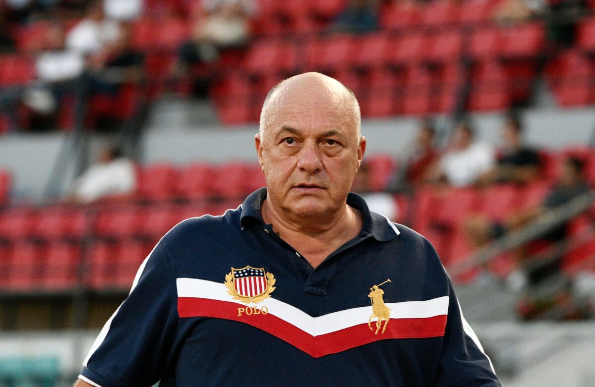 Μπέος: «Τα χρήματα τα έχασαν αυτοί που μαγείρευαν χωρίς τον ξενοδόχο» (vids)