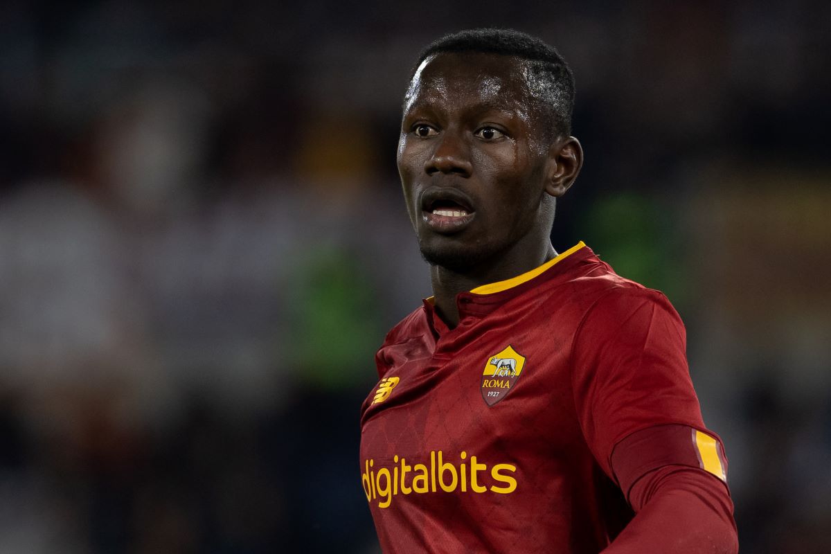 Ο Μαντί Καμαρά δύσκολα θα μείνει στη Ρόμα, αλλά ακόμη πιο δύσκολα θα ξαναβάλει τα ερυθρόλευκα