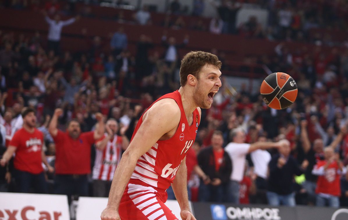 Euroleague: Το απίθανο τρίποντο του Βεζένκοφ από το… σπίτι του στο top-10 των game 2 των playoffs (vid)