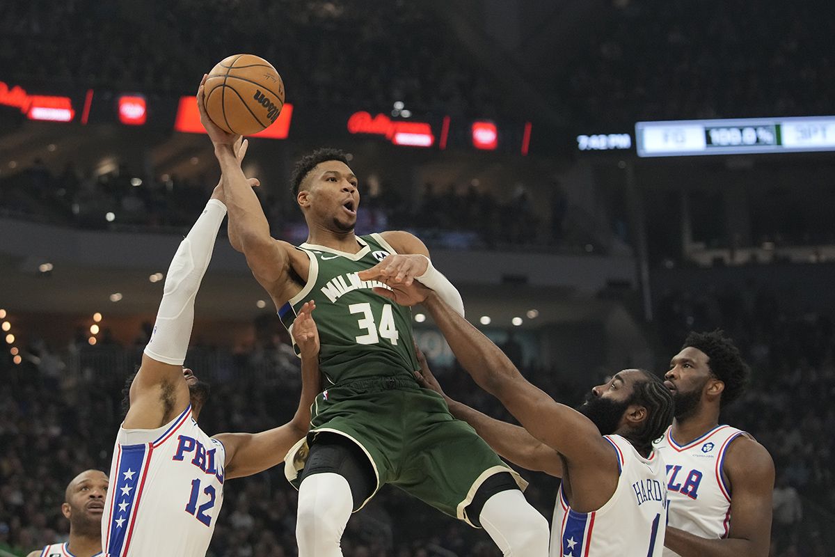 Γιάννης Αντετοκούνμπο: Η «33άρα» του απέναντι στους Σίξερς (vid)