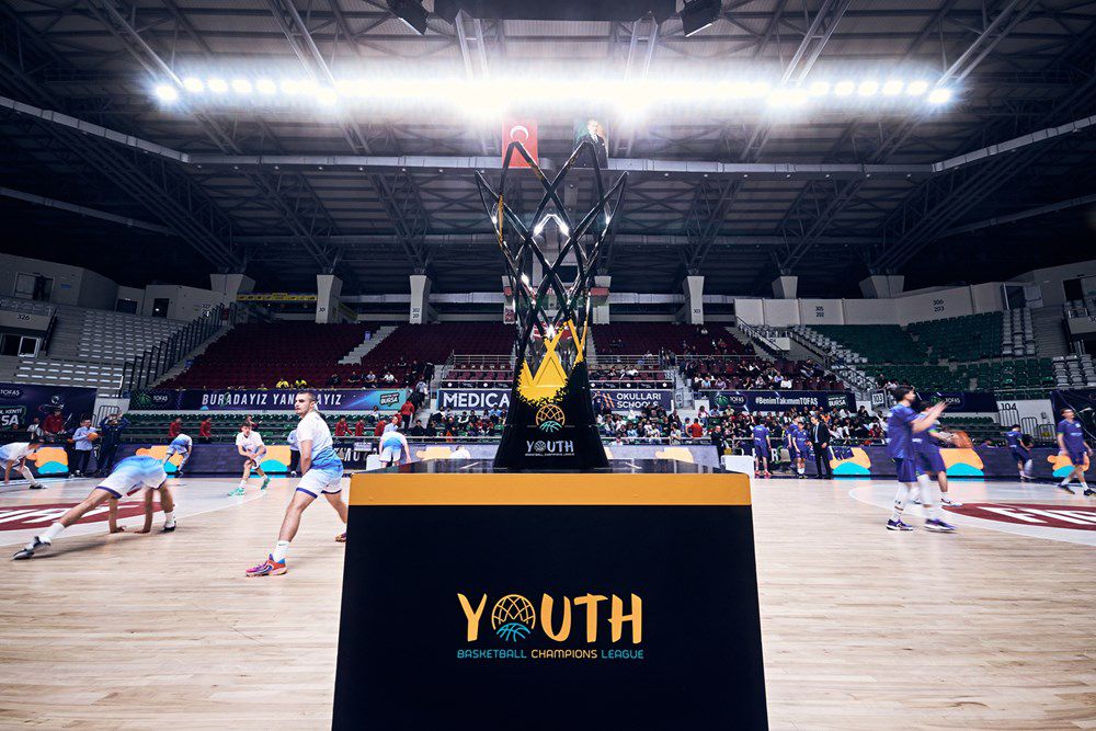 Η FIBA παρουσίασε το πιο εντυπωσιακό τρόπαιο που έχει δοθεί – Είναι φτιαγμένο από gamers