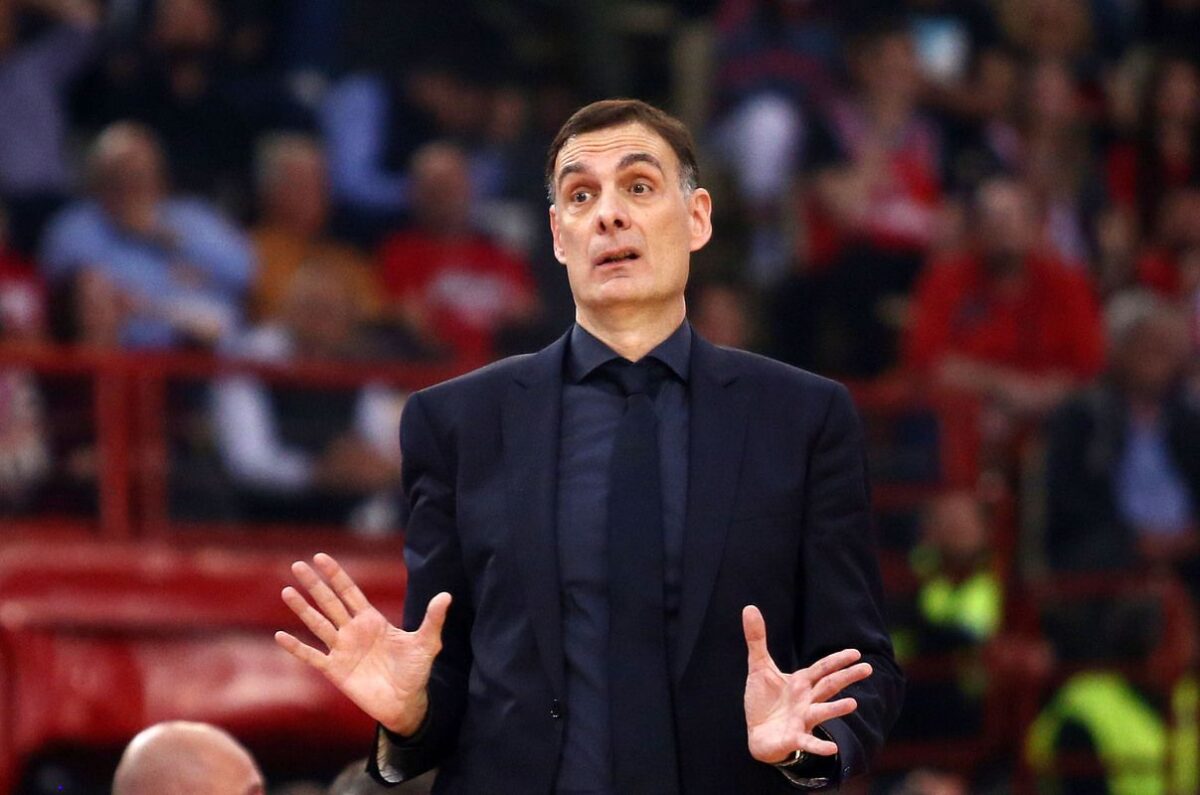 Το ξέσπασμα του Μπαρτζώκα σε λάθος πάσα του Μπλάκ – Πήγε στον πάγκο βρίζοντας (vid)