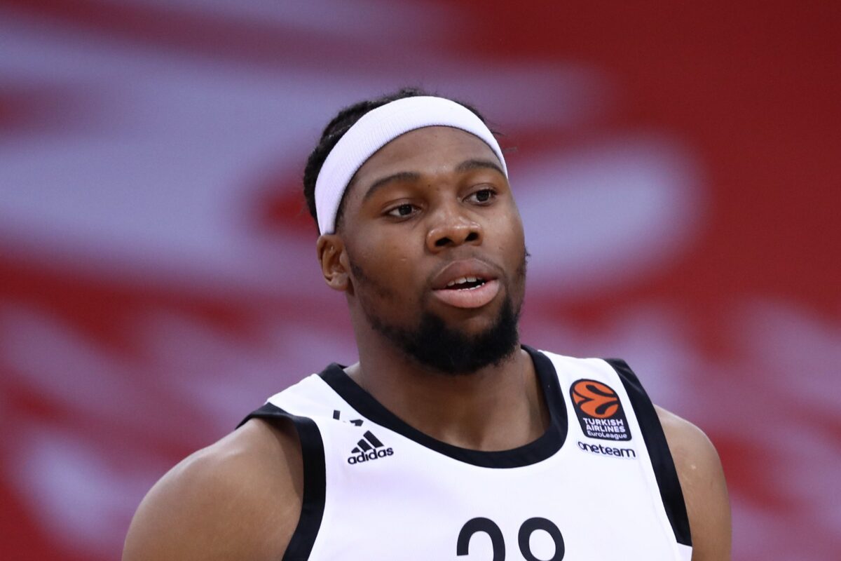 Ο Γιαμπουσέλε έκανε προπονήσεις με τον πυγμάχο πατέρα του για να βελτιώσει το… παιχνίδι του (vid)