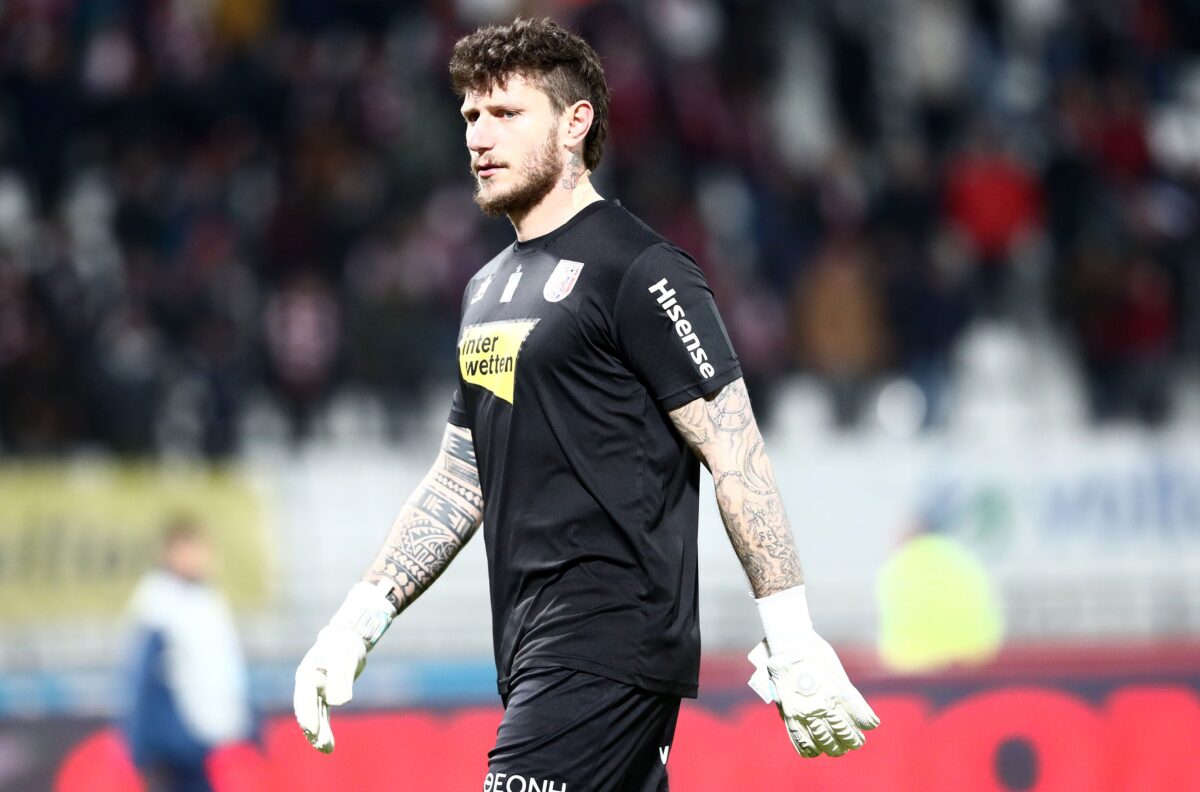 Πώς ο Κλέιμαν ασέλγησε στην ανήλικη μαθήτρια σε μπαρ στο Κολωνάκι – Οι ασελγείς χειρονομίες και η παρέμβαση των συμμαθητών της