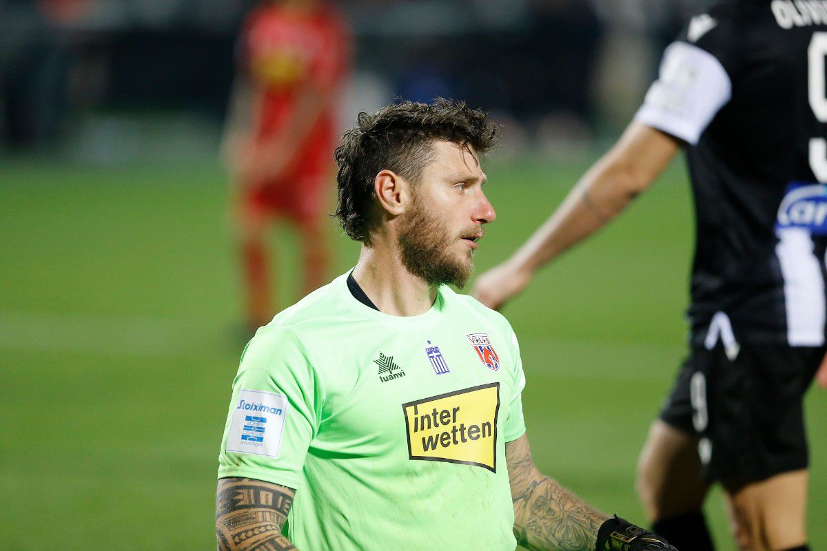 Πήραν DNA από τον Κλέιμαν – Η γυναίκα του έρχεται Αθήνα