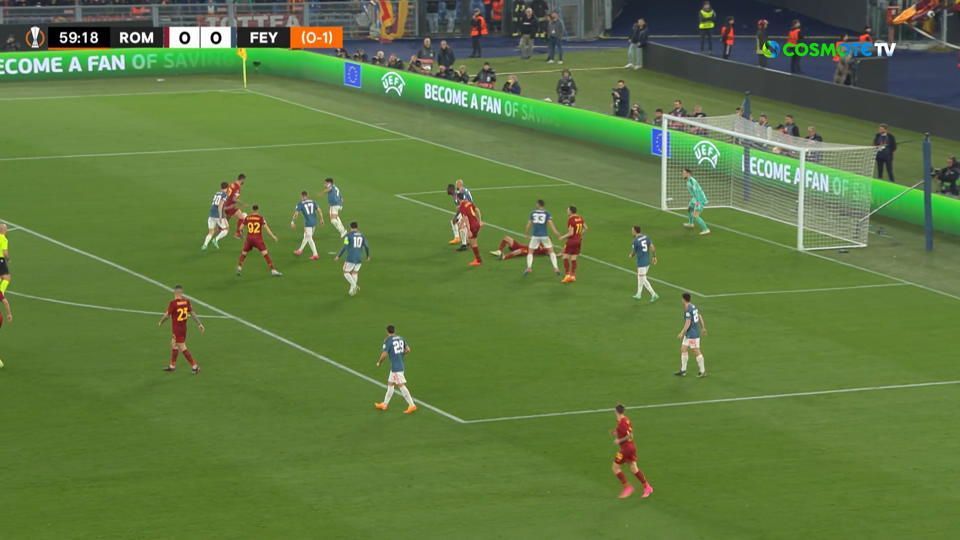 Ο Σπινατσόλα έκανε το 1-0 για τη Ρόμα εναντίον της Φέγενορντ κι έβαλε «φωτιά» στο Ολίμπικο (vid)