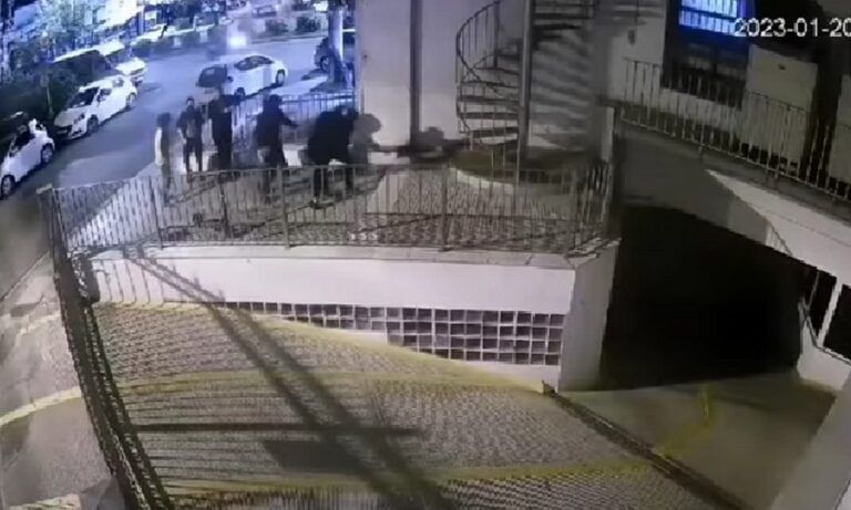 Παρέα ανηλίκων ξυλοκόπησε και λήστεψε 17χρονο στον Νέο Κόσμο αφού τον ρώτησαν τι ομάδα είναι – Η στιγμή της σοκαριστικής επίθεσης (vid)