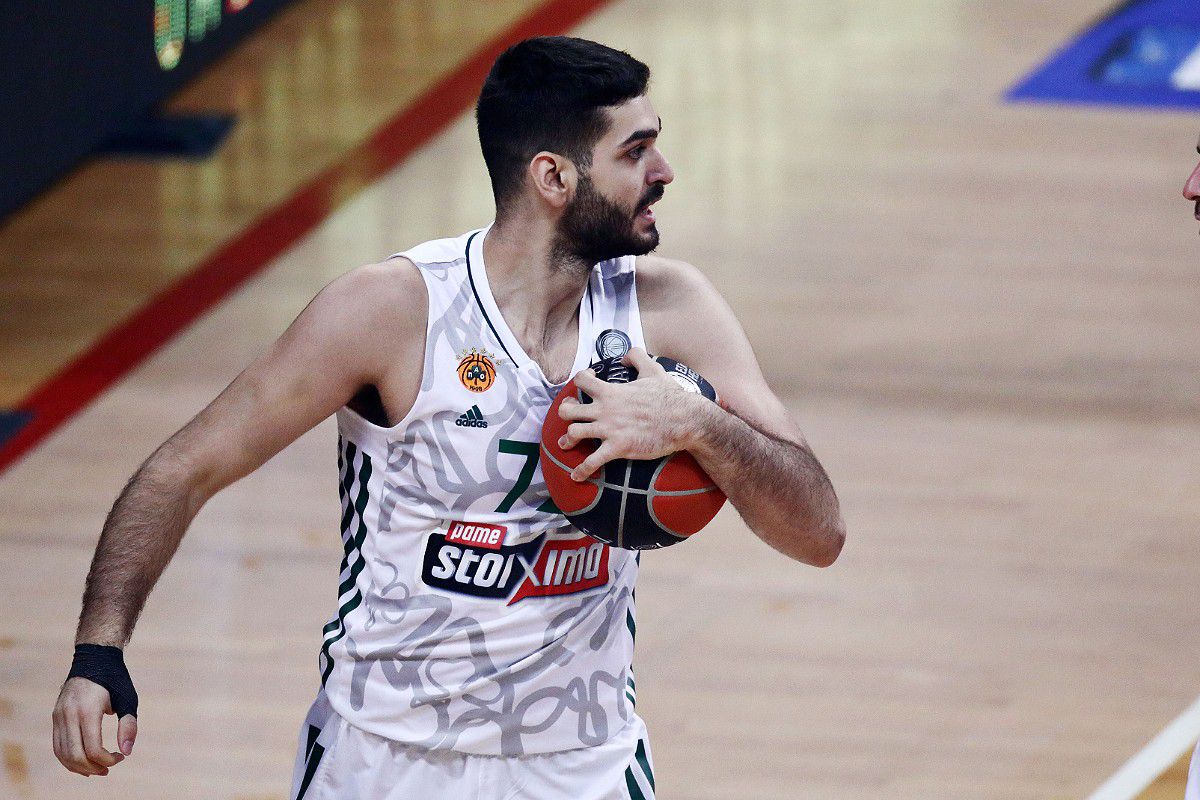 Απάντησε ο ατζέντης του Μαντζούκα για το επεισόδιο με Μπέικον: «Το αίμα σου βράζει, αλλά εσύ αποχωρείς για το καλό της ομάδας»