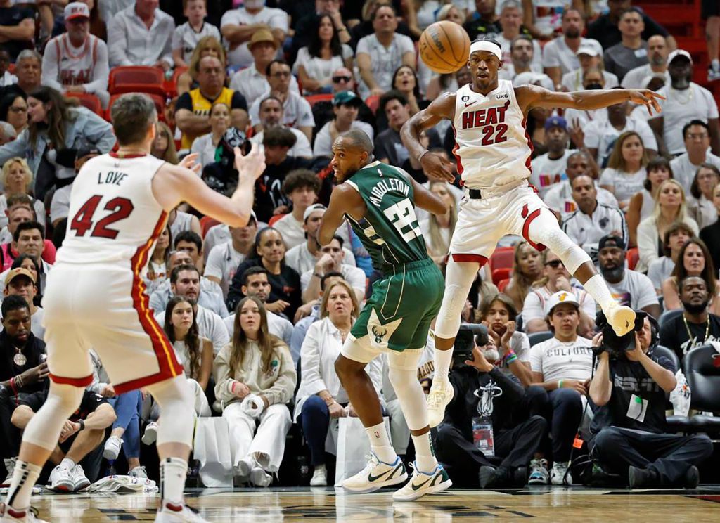 Τα highlights της δεύτερης νίκης των Μαϊάμι Χιτ επί των Μιλγουόκι Μπακς