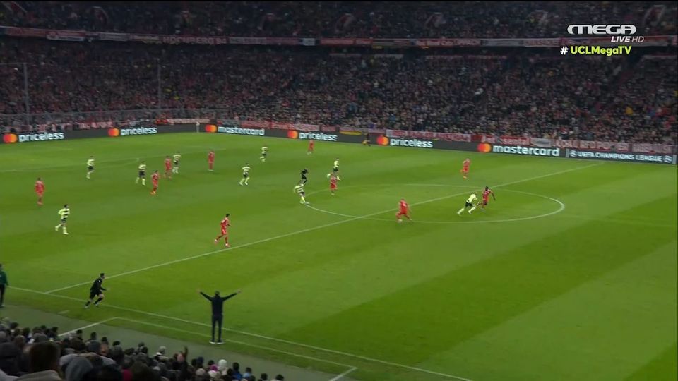 Για… χιλιοστά γλύτωσε την αποβολή ο Ουπαμεκανό!