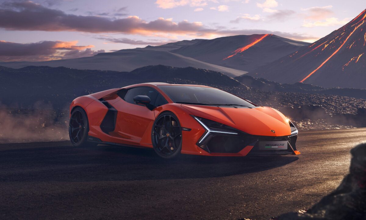 Lamborghini Revuelto: το πρώτο σούπερ σπορ V12 υβριδικό των 1.015 ίππων (vid)