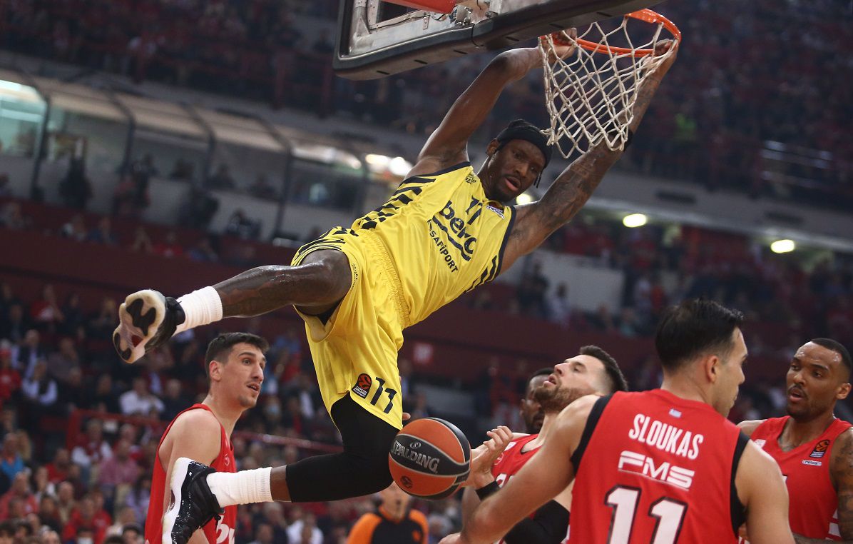 Ολυμπιακός – Φενέρμπαχτσε: Ο Νάιτζελ Χέιζ διέσχισε όλο το παρκέ και κάρφωσε με δύναμη (vid)