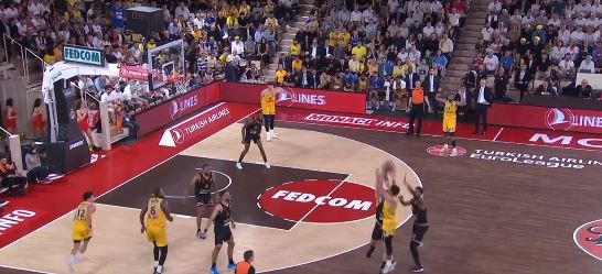 Το απίθανο buzzer beater τρίποντο του Μπάλντγουιν (vid)