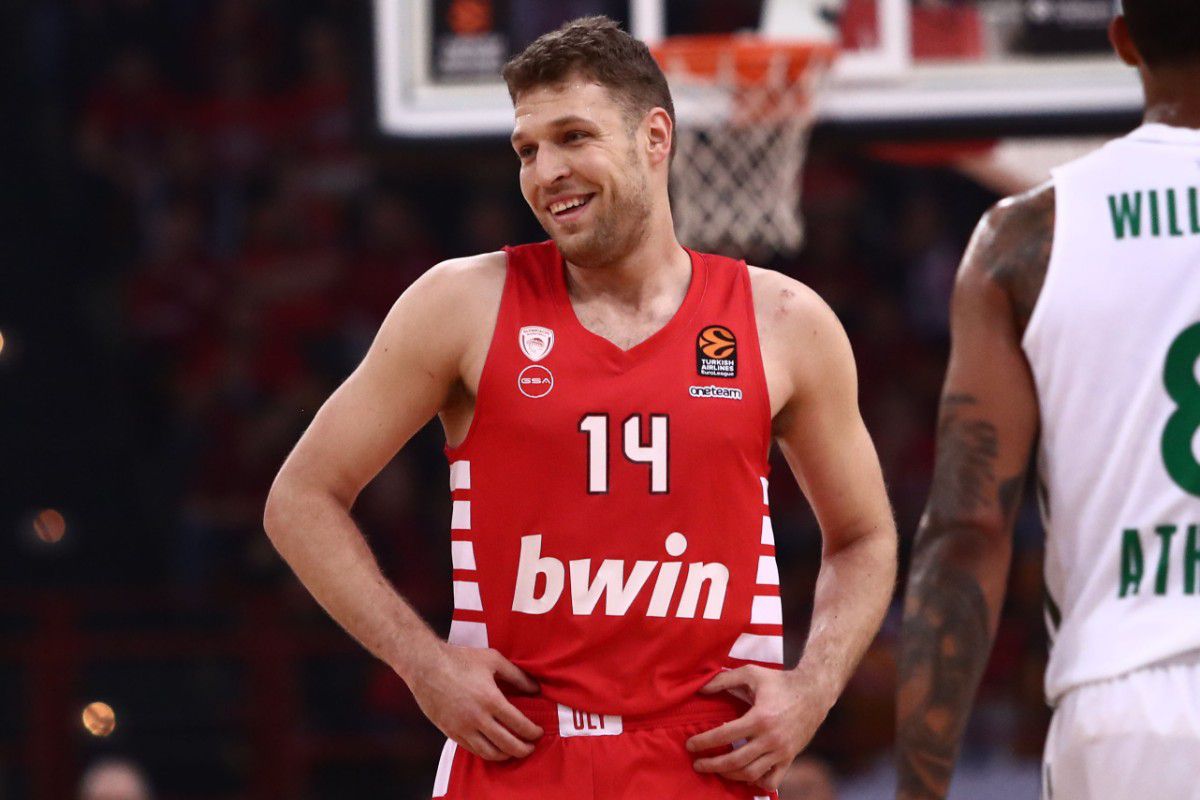 Βεζένκοφ: «Έχω ξεπεράσει τον ημιτελικό στο Βελιγράδι, να μπουν τα σουτ στα playoffs»