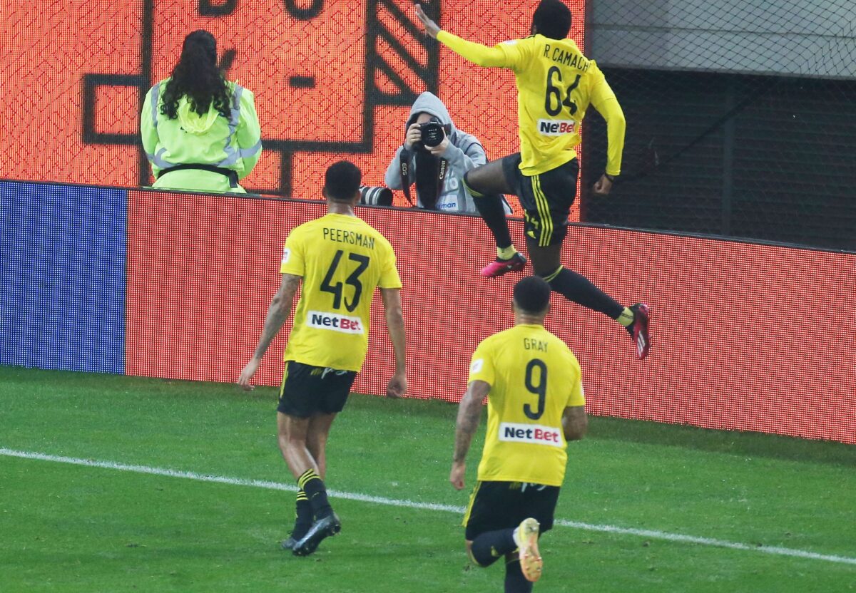 Όταν μιλάς για μένα να προσέχεις