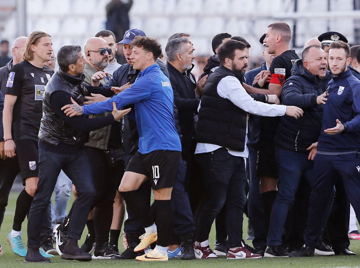 Χαμός στο φινάλε με Βέργο – Κουλιεράκη, ο Λουτσέσκου χειροδίκησε κατά του Μεντίνα! (vid)