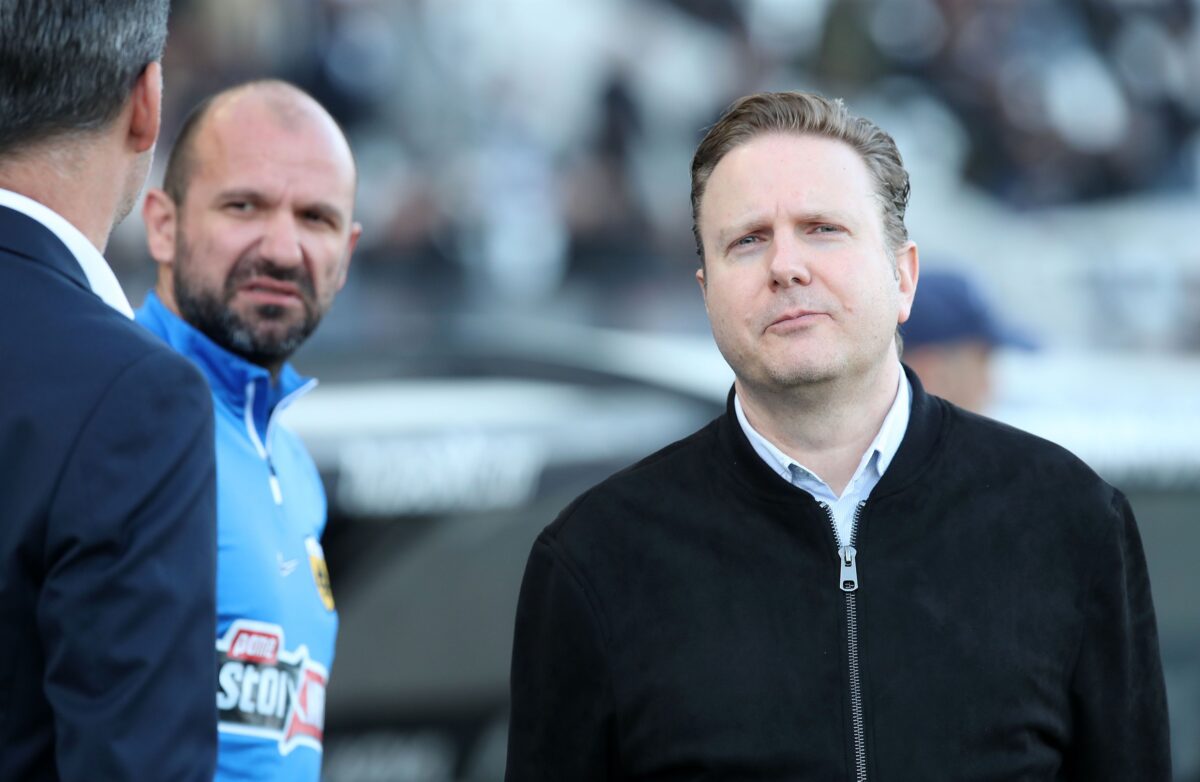 Ενταση μεταξύ Κοσμά και Μαρινάκη: «Άλλοι παίζουν μπάλα στα αεροδρόμια…»