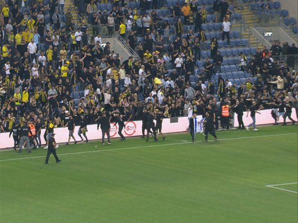 Επεισόδια και εισβολή Ισραηλινών σε ματς με αντίπαλους Παλαιστίνιους οπαδούς (vid)