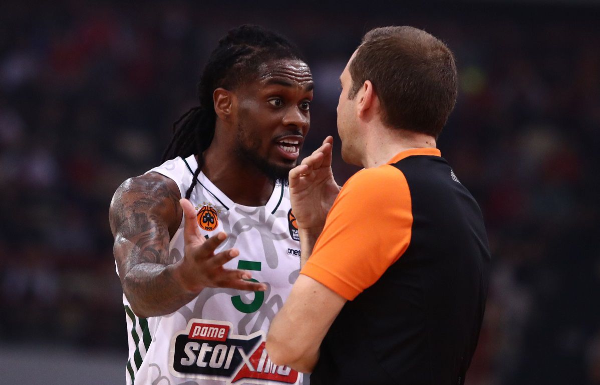 «Είναι φάουλ επειδή φώναξε;» – Η Euroleague δημοσίευσε τους διαλόγους διαιτητών και παικτών στο ντέρμπι «αιωνίων» (vid)