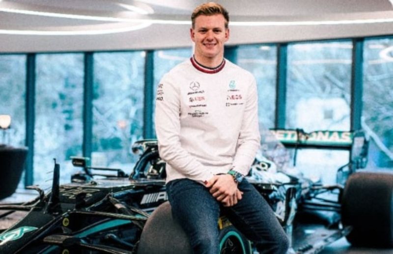 Ρεζέρβα οδηγός στη Mercedes το 2023 ο Μικ Σουμάχερ