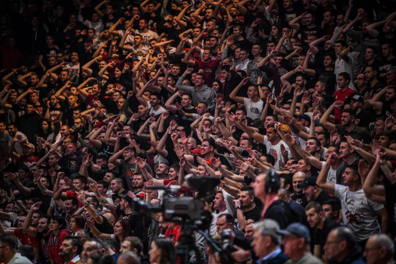 Καταφθάνουν στο… σπίτι της Παρτιζάν οι οπαδοί του Ερυθρού Αστέρα (vid)