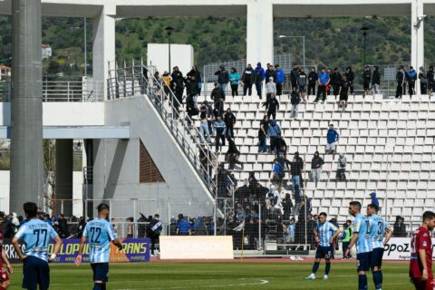 Επεισόδια και διακοπή στο Νίκη Βόλου – ΑΕΛ