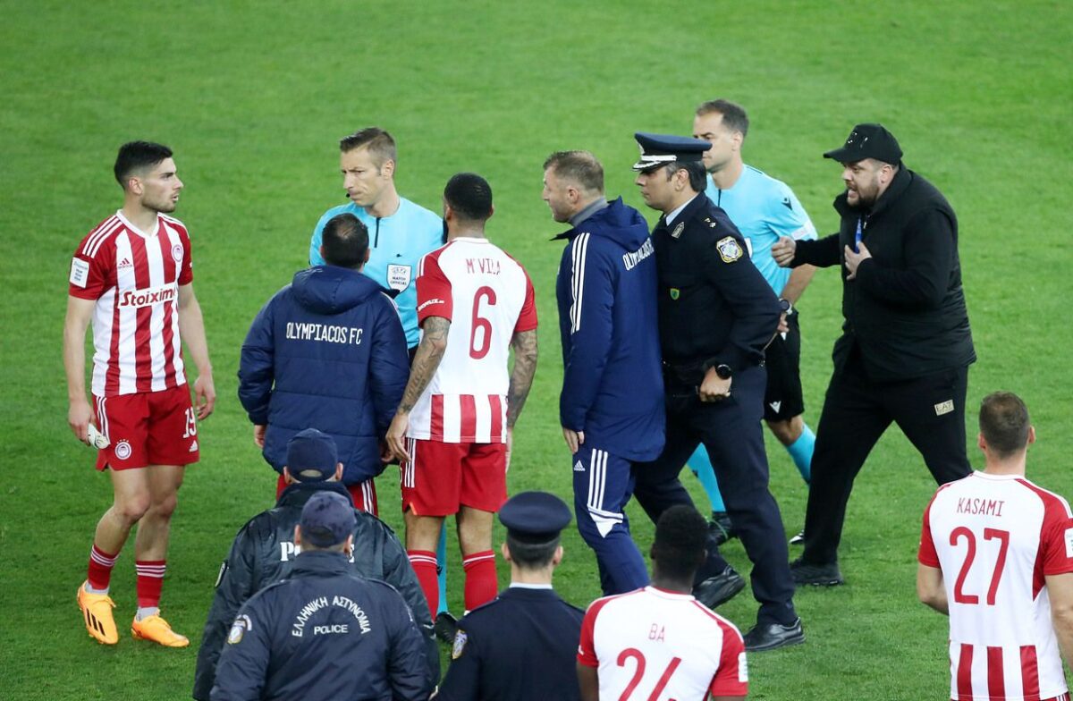 Ποιες είναι οι ποινές για χτύπημα στον διαιτητή – Με ποια τιμωρία κινδυνεύει ο Ολυμπιακός