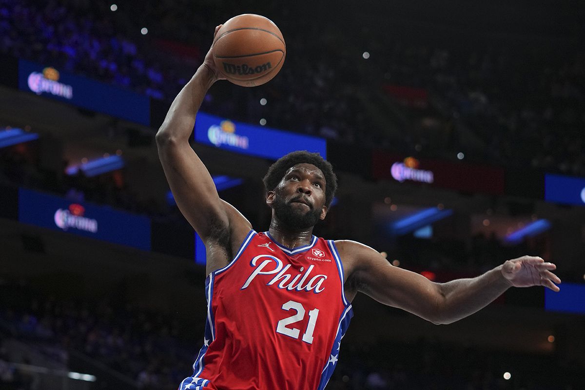 Οι Σίξερς προετοιμάζονται υπολογίζοντας πως ο Εμπίντ δεν θα παίξει στο ξεκίνημα των ημιτελικών της Ανατολής