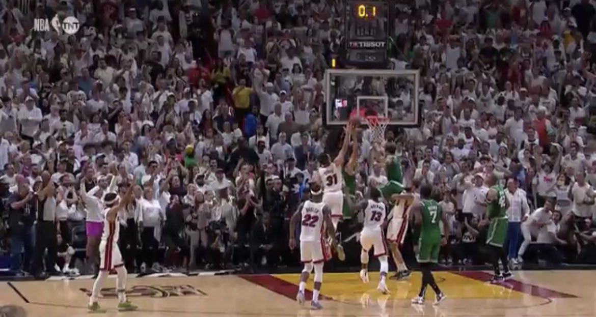 Το buzzer beater του Ουάιτ που έσωσε την σεζόν των Σέλτικς και τα 0,9 δεύτερα που έκαναν τη διαφορά (vid)