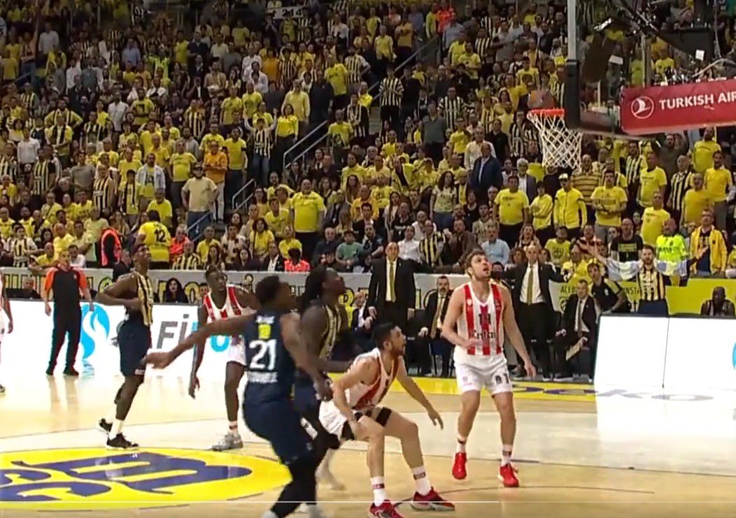 Φενέρμπαχτσε – Ολυμπιακός: Το buzzer beater του Χέιζ – Ντέιβις (vid)