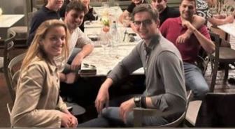 Η Σάκκαρη έδωσε… ψήφο στον Κωνσταντίνο Μητσοτάκη: Γιόρτασαν μαζί με παρέα παραμονή της ονομαστικής του εορτής και τον εκλογών