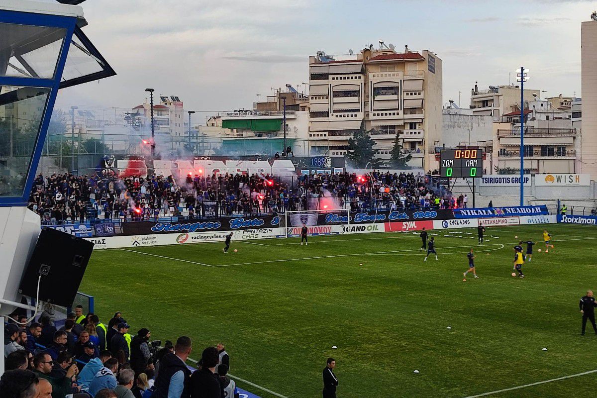 Η αποθέωση των παικτών του Ιωνικού κατά την είσοδό τους (vid)