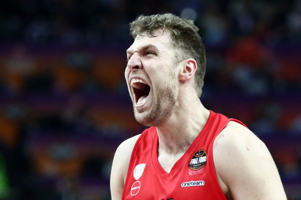 Απίστευτος Βεζένκοφ: Έκατσε στον πάγκο μόνο 34”