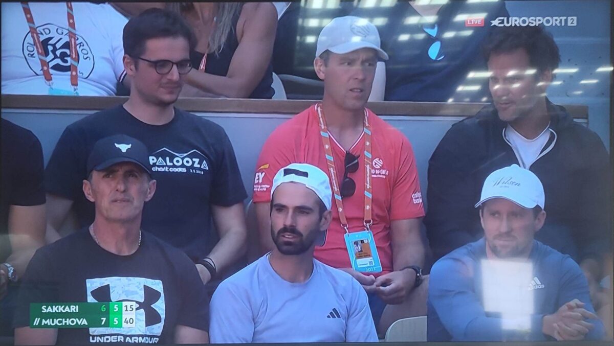 Ο Κωνσταντίνος Μητσοτάκης άφησε τον προεκλογικό αγώνα και βρέθηκε στο πλευρό της Σάκκαρη