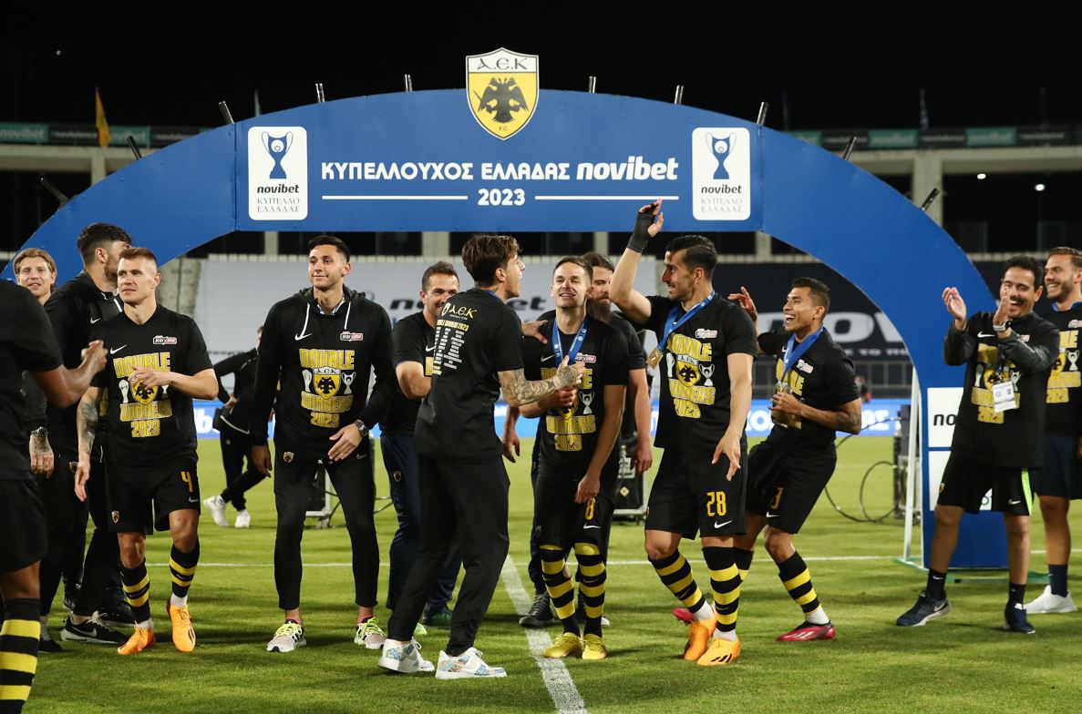 Η ΑΕΚ πανηγύρισε το νταμπλ με το… δικό της «Freed from desire» (vid)