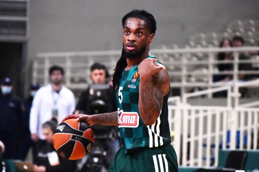 Παναθηναϊκός: Αποχώρησε κουτσαίνοντας από το ΟΑΚΑ ο Λι – Τι είπε στους φιλάθλους που τρόμαξαν