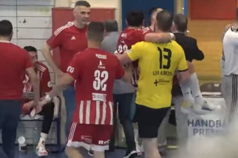 Υπέροχη στιγμή στο ΑΕΚ – Ολυμπιακός/Όμιλος Ξυνή: Ο Αλμέιδα πήρε αγκαλιά τον τραυματία Δομπρή! (vid)