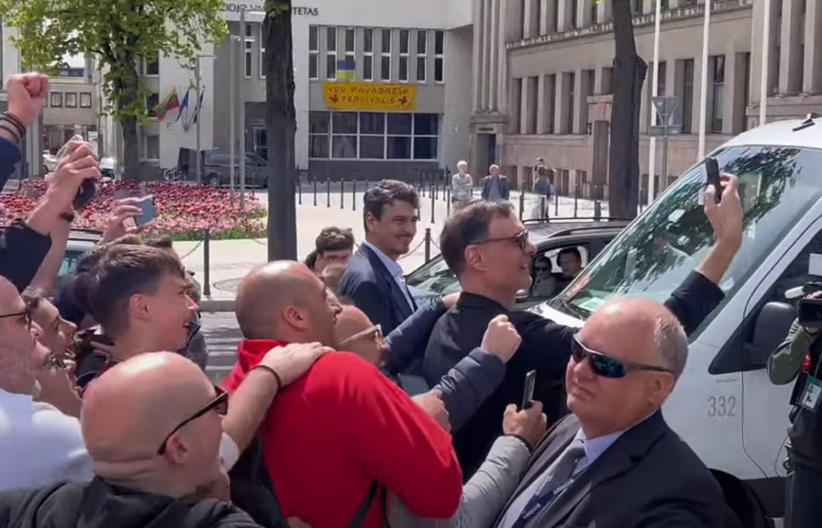 «Βρέθηκε» η τρομερή σέλφι του Μπαρτζώκα: Οι επικές αντιδράσεις των φιλάθλων (vid)