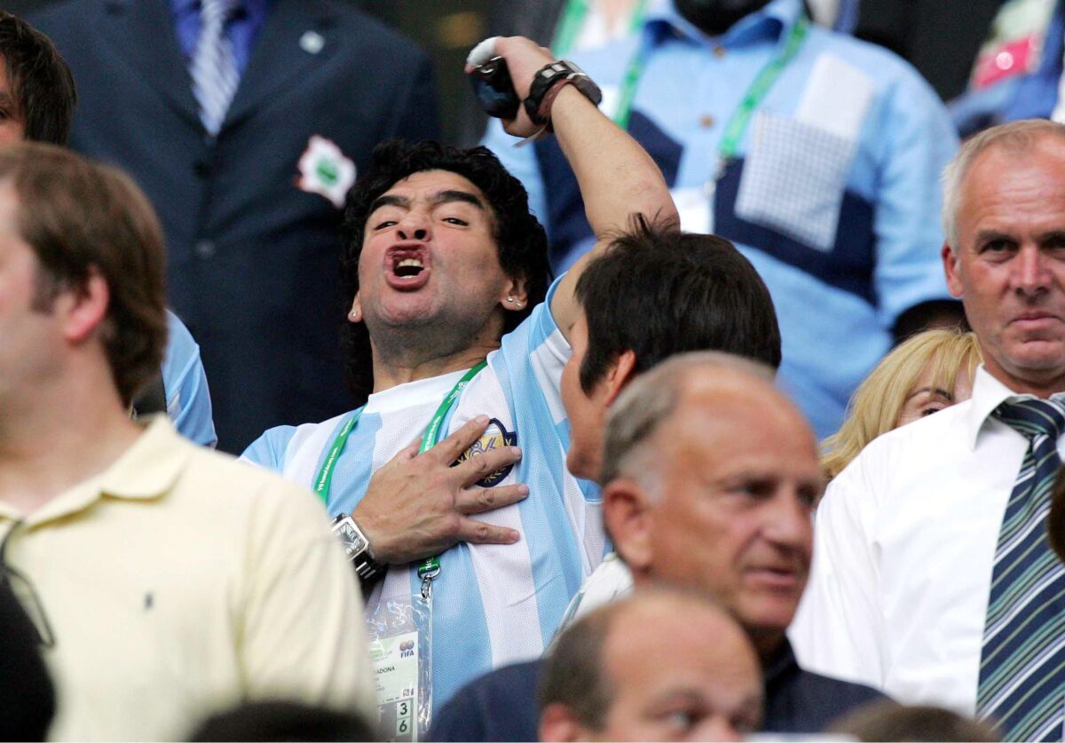 Οκτώ κατηγορούμενοι παραπέμπονται σε δίκη για το θάνατο του Μαραντόνα