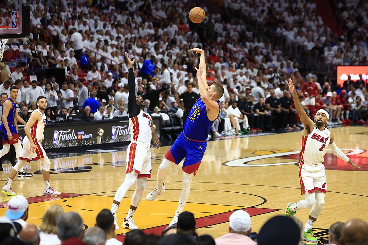 Ο Γιόκιτς έγραψε ιστορία, ο Μάρεϊ τον επίλογο και οι Νάγκετς νίκησαν στο Μαϊάμι (vids)