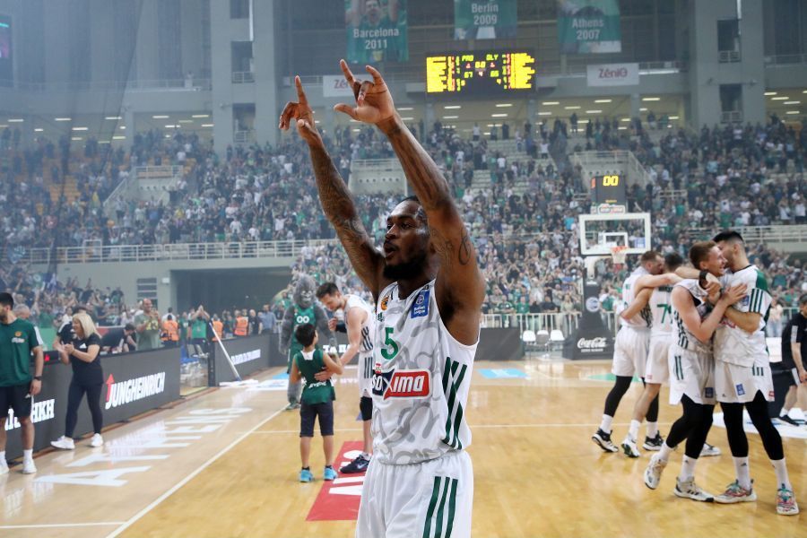 Είναι βαριά η φανέλα και… αλλιώς σε αυτό το ΟΑΚΑ