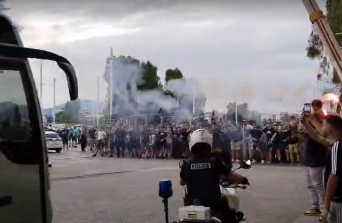 Το Sportal στο ΟΑΚΑ: Δεκάδες οπαδοί του Παναθηναϊκού εμψύχωσαν τους παίκτες ενόψει ΣΕΦ (vds)