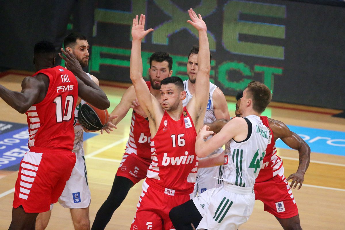 H «μάχη» των ανακοινώσεων μεταξύ Παναθηναϊκού και Ολυμπιακού μετά το Game 2 (vids)