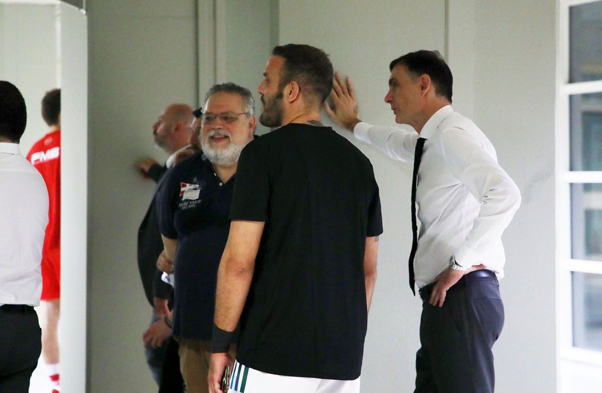 Ο Παππάς ενημέρωσε Σλούκα και Βεζένκοφ πως σταματάει το μπάσκετ – Τι του είπε ο Μπαρτζώκας