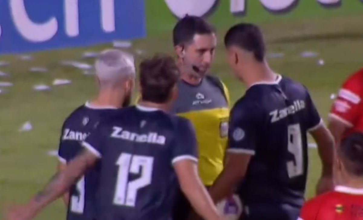 Η πιο κωμική εκτέλεση πέναλτι στην ιστορία – Δέχτηκε κίτρινη ο εκτελεστής (vid)