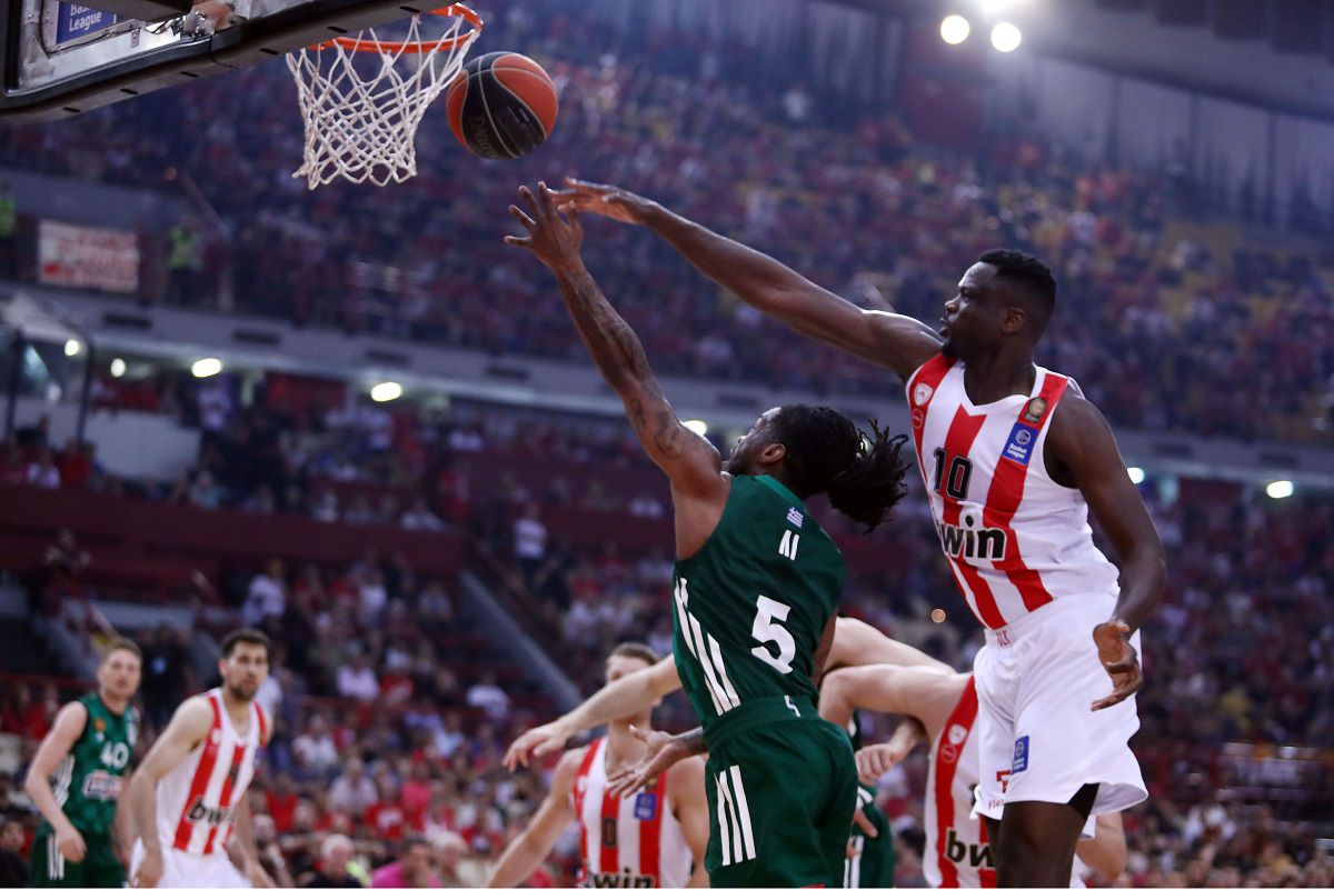 Κυρίαρχος ο Ολυμπιακός, διέλυσε τον Παναθηναϊκό με 75-52 και αγγίζει τον τίτλο (vids)