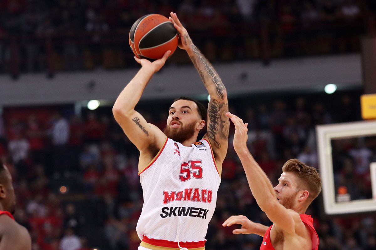 Στους τελικούς με «σκούπα» η Μονακό