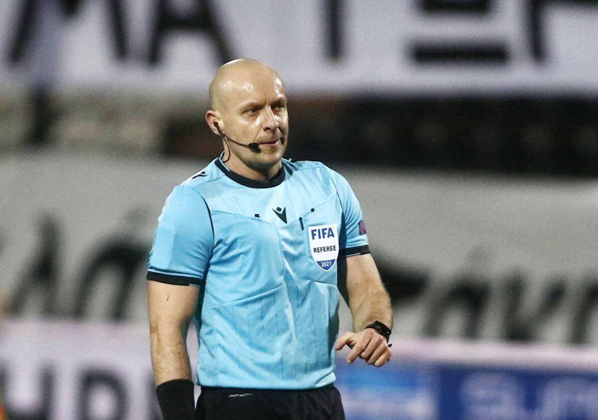 Ο διαιτητής του τελικού Champions League έσπασε τη σιωπή του για τη συμμετοχή του σε ακροδεξιό κόμμα