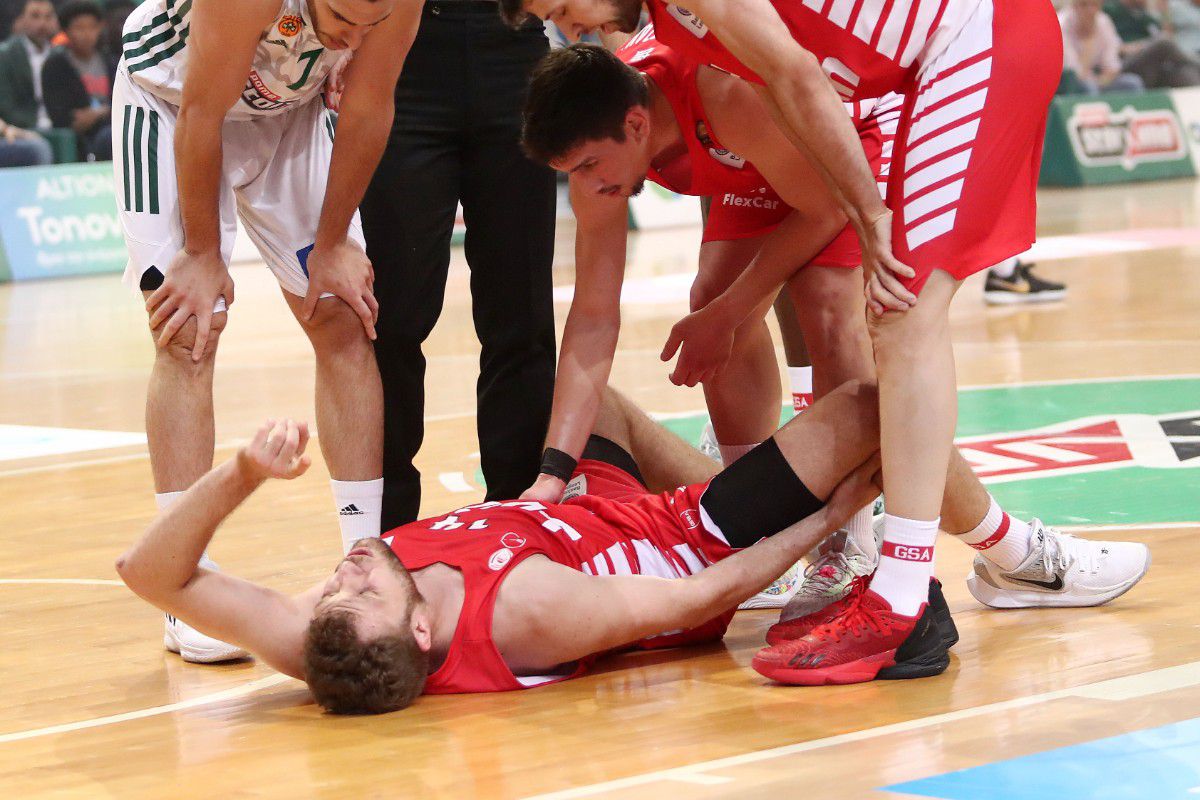 Αμφίβολος ο Βεζένκοφ για το Game 3: Υπέστη οστικό οίδημα